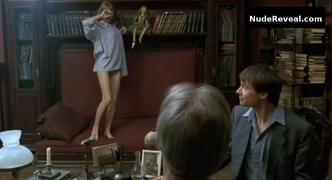 OKSANA AKINSHINA nude in Rayskiye Ptitsy