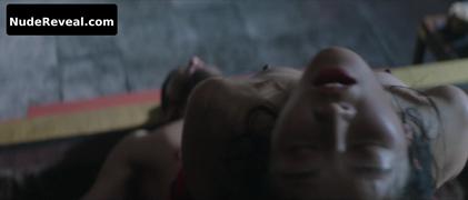 JEONG YU-MI nude in Queen Woo