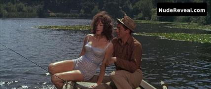 SHIRLEY MACLAINE nude in What a Way to Go!