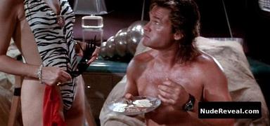 GOLDIE HAWN nude in Overboard
