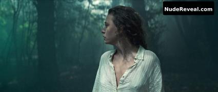 SERENAY SARIKAYA nude in Shahmaran
