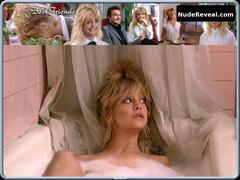 GOLDIE HAWN nude in Best Friends