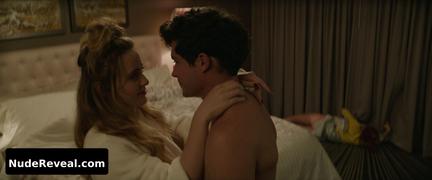 LESLIE MANN nude in Blockers