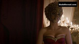 STEFANIE MARTINI nude in Emerald City