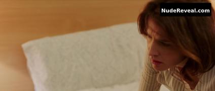 COBIE SMULDERS nude in Alright Now