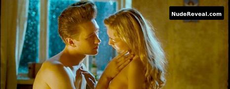 OKSANA AKINSHINA nude in Hipsters