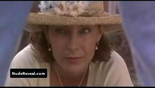 KATHLEEN QUINLAN nude in Lawn Dogs