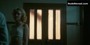 MAGGIE CIVANTOS nude in Cable Girls