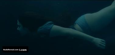 LAETITIA CASTA nude in Une ile