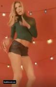 DOUTZEN KROES nude in LOVE Advent