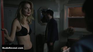 CAITLIN FITZGERALD nude in Sweetbitter