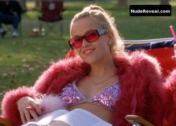 REESE WITHERSPOON nude in Legally Blonde