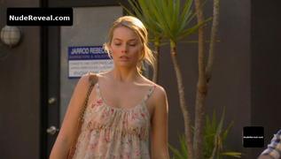 MARGOT ROBBIE nude in Neighbours