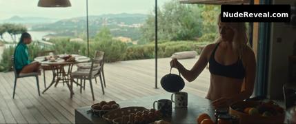 ADELE EXARCHOPOULOS nude in Voleuses