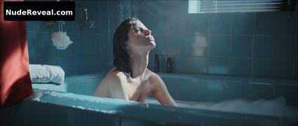 BEREN SAAT nude in Last Call for Istanbul