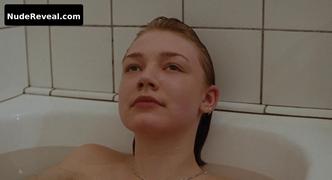 OKSANA AKINSHINA nude in Lilja 4-ever