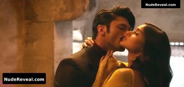 ILEANA DCRUZ nude in Baadshaho