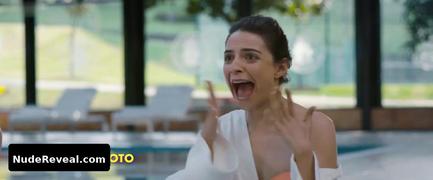 ELA VELDEN nude in Veinteanera: Divorciada y Fantastica