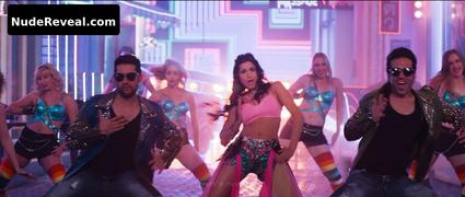 GAUHAR KHAN nude in Kya Kool Hain Hum 3