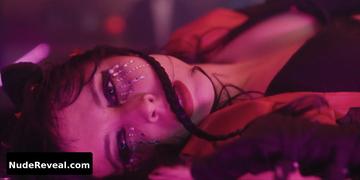 IRIS RUNA nude in O Clube