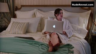 ANNE HATHAWAY nude in The Intern