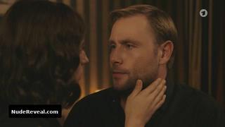 ANTJE TRAUE nude in Die Freundin meiner Mutter