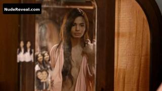 LOVI POE nude in Guniguni