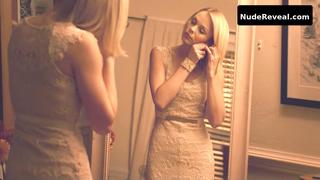 LAURA VANDERVOORT nude in Coffee Shop