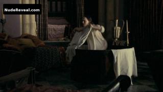 NATALIE PORTMAN nude in The Other Boleyn Girl