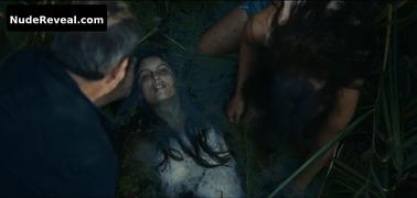LAETITIA CASTA nude in Une ile