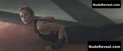 EMILY BLUNT nude in Edge Of Tomorrow