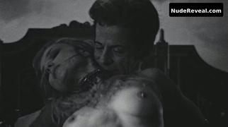 SIMONE SPOLADORE nude in Magnifica 70