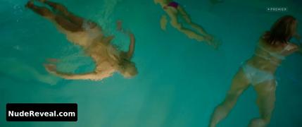 OKSANA AKINSHINA nude in Polet