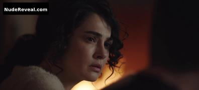 FUNDA ERYIGIT nude in Chokehold