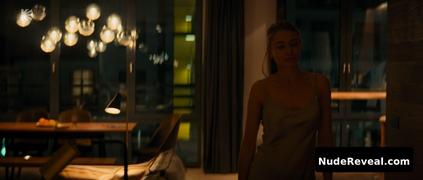 OKSANA AKINSHINA nude in Besprintsipnye