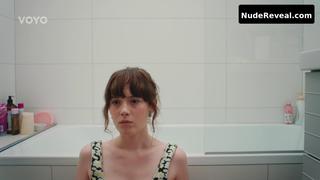 KRISTYNA LEICHTOVA nude in Sex O’clock