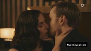 ANTJE TRAUE nude in Die Freundin meiner Mutter