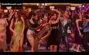 SOUNDARYA SHARMA nude in Housefull 4