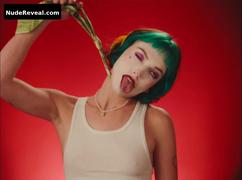 VIOLETT BEANE nude in Chain Reaction