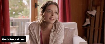 ROXANE MESQUIDA nude in Nos futurs