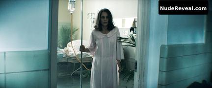 NATALIE PORTMAN nude in Lady in the Lake