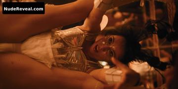 IRIS RUNA nude in O Clube