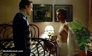 ISABELLE HUPPERT nude in Eaux profondes