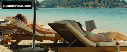 EMILIA CLARKE nude in Me Before You