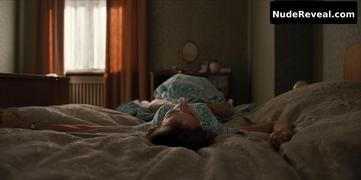 LUISE HEYER nude in Dark