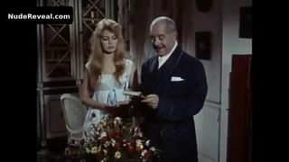 BRIGITTE BARDOT nude in Une parisienne