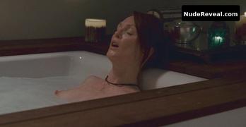 JULIANNE MOORE nude in The Kids Are All Right
