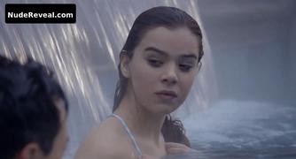 HAILEE STEINFELD nude in The Edge Of Seventeen