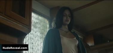 LAETITIA CASTA nude in Une ile