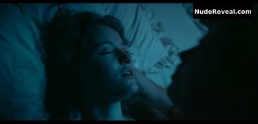 DOMINIQUE DEVENPORT nude in Sisi